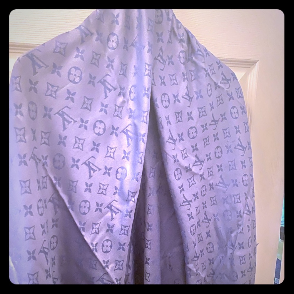 Louis Vuitton oversized scurf